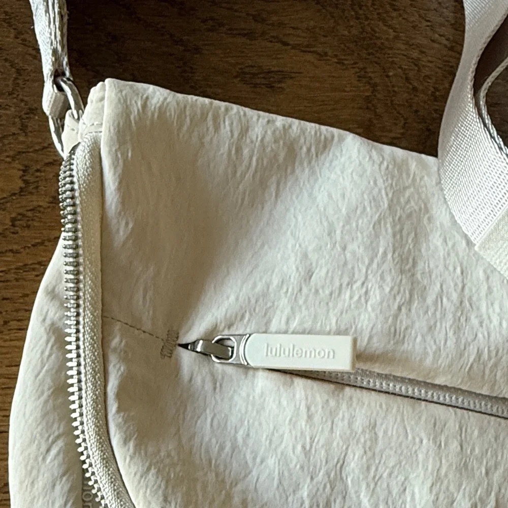 Lululemon All Night Festival White Crossbody Bag - Picture 3 of 12